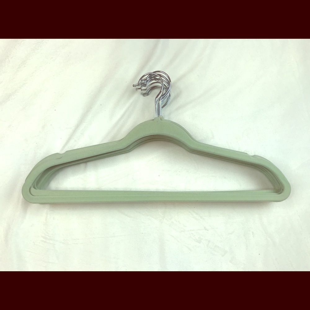20ct Velvet hangers mint green, silver hook